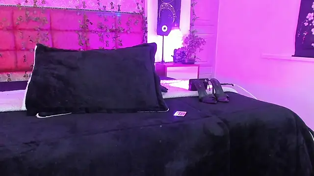 Vickmoon online show from 24, 7, 2026