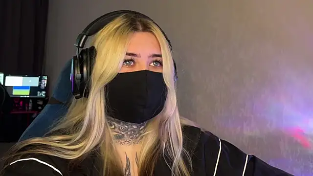 Xtoni  online show from 12, 3, 2026