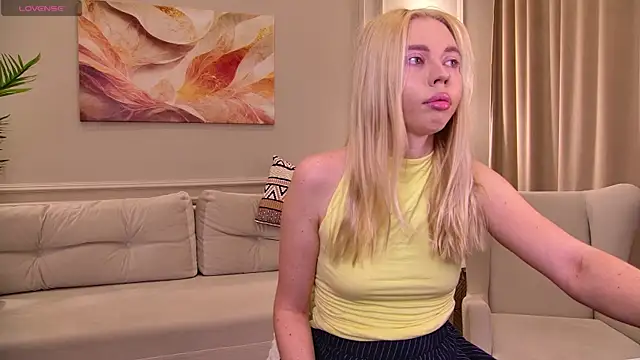 TessaAdorablee online show from 27, 4, 2026