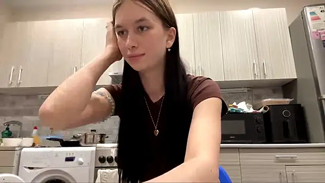 LaraDraggoo online show from 28, 3, 2026