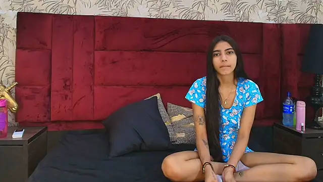 strawberrymia68  online show from 6, 6, 2026