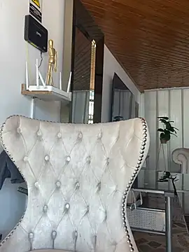 Cloe pink1 online show from 4, 4, 2026