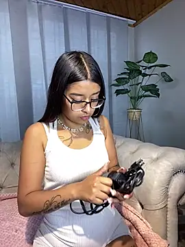 chanell pinkk online show from 8, 4, 2026