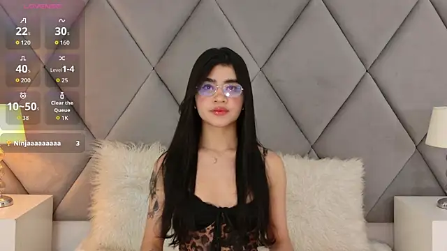 OliviaDiaz online show from 25, 4, 2026