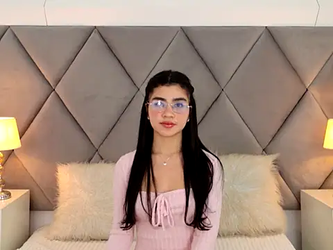 OliviaDiaz online show from 26, 4, 2026