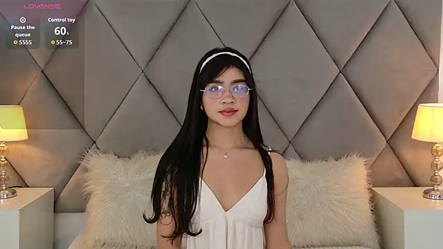 OliviaDiaz online show from 28, 4, 2026