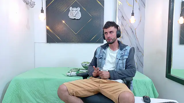Snapshot of KingOfTemptation chatting on 10, 6, 2026 KingOfTemptation online show from 10, 6, 2026
