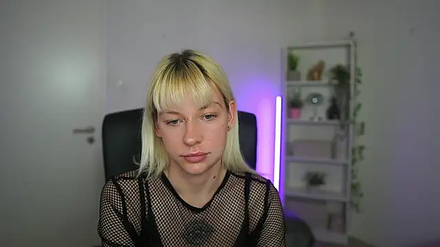 NadiaTiger18 online show from 9, 3, 2026