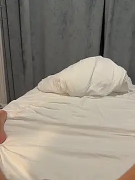 Julia and the cock online show from 16, 4, 2026