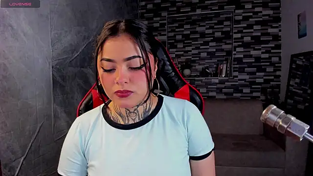 Sophiia cherry online show from 3, 6, 2026