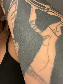 CarolQueen1  online show from 28, 4, 2026