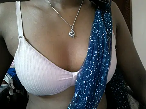Couplehot00 online show from 4, 4, 2026