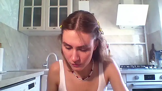 ElenoreHolguin online show from 15, 4, 2026