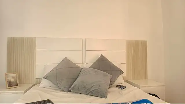 Violet  Rouse  online show from 11, 3, 2026