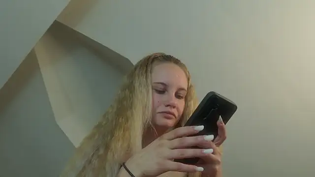 Snapshot of IceBlueBabe chatting on 2, 6, 2026 IceBlueBabe online show from 2, 6, 2026