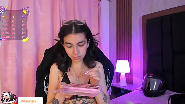 Molly A online show from 18, 4, 2026