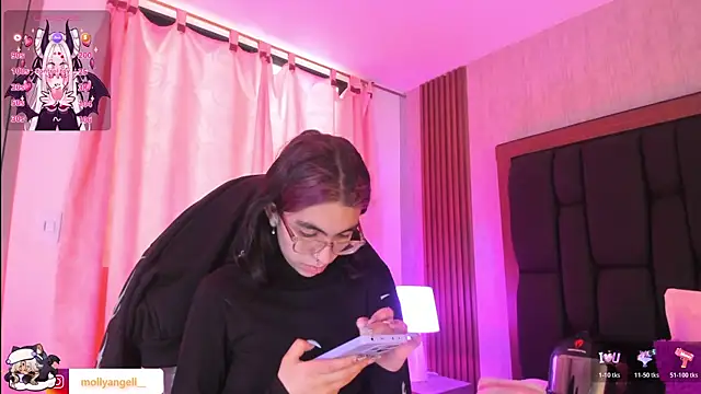 Molly A online show from 18, 7, 2026