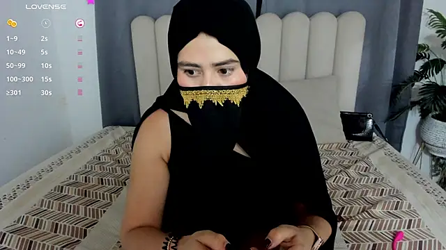 Snapshot of bahiya_aziz chatting on 5, 5, 2026 bahiya aziz online show from 5, 5, 2026