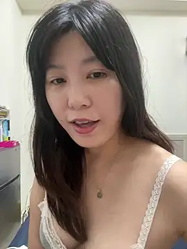 Snapshot of vivi131927 chatting on 18, 5, 2026 vivi131927 online show from 18, 5, 2026