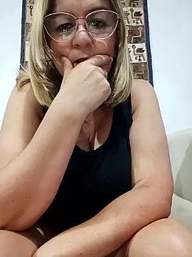 Prettywoman0110 online show from 10, 3, 2026