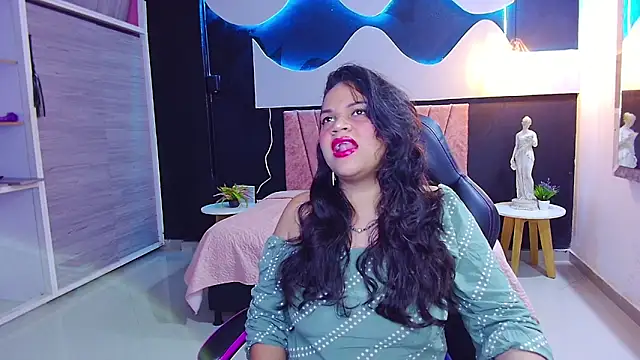 scarlettt  joness online show from 24, 4, 2026