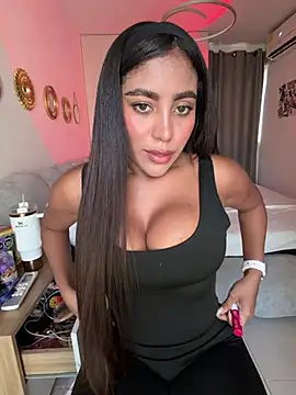 SaraValentina11 online show from 13, 4, 2026