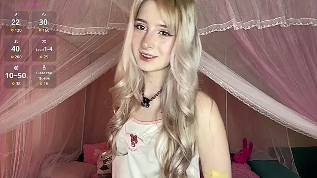 Snapshot of OnlyEva1 chatting on 5, 5, 2026 OnlyEva1 online show from 5, 5, 2026