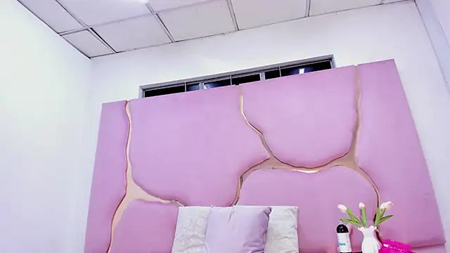 LaurendPink online show from 7, 6, 2026