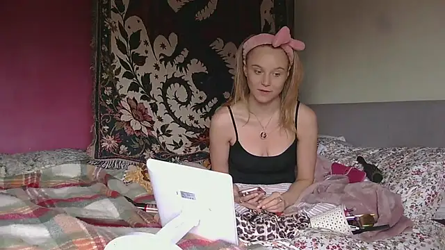 graciebellex online show from 10, 4, 2026