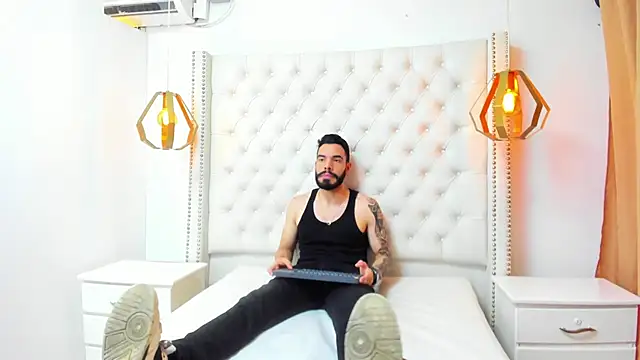 JEAN LEWIS2 online show from 17, 4, 2026