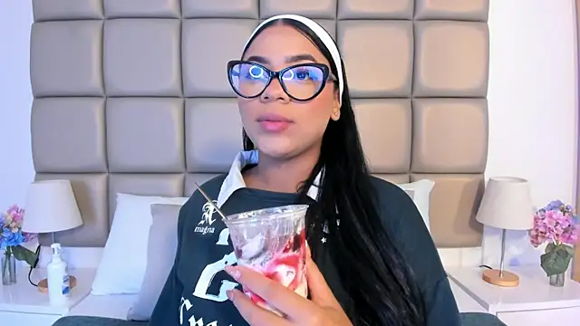 lilly williamss online show from 24, 4, 2026