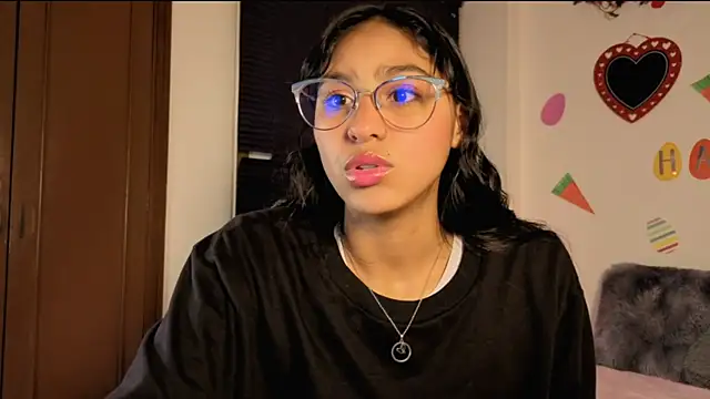 PaulaCutexs online show from 10, 4, 2026