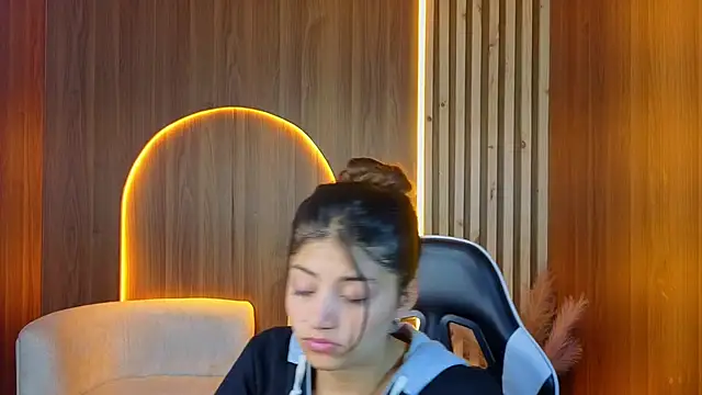 Lia queen tx online show from 3, 7, 2026