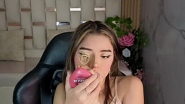 Snapshot of veronicaa_s chatting on 16, 5, 2026 veronicaa s online show from 16, 5, 2026