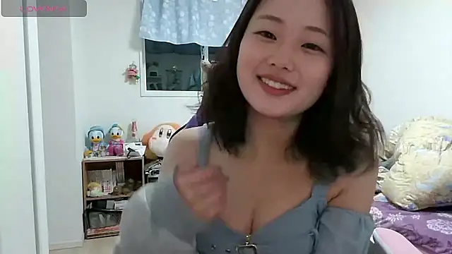 MoMochan jp online show from 9, 5, 2026