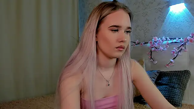 Snapshot of Alice_Pleasance chatting on 27, 4, 2026 Alice Pleasance online show from 27, 4, 2026