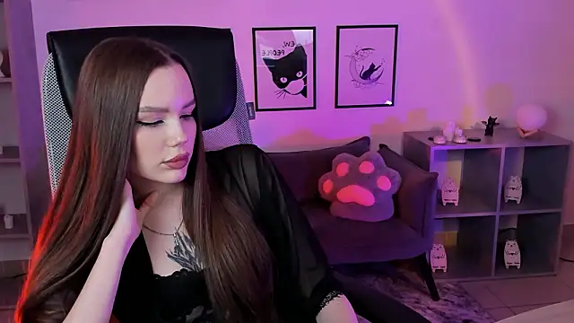 Bella  Hunters online show from 12, 3, 2026