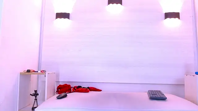 Brianna Roux online show from 27, 3, 2026