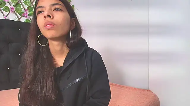 Sweet Scarlett  online show from 15, 4, 2026