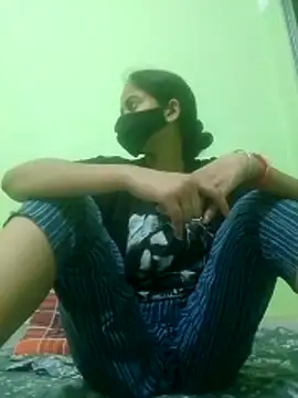 nidhiyadav00 online show from 18, 4, 2026