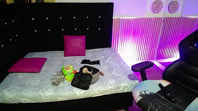 Snapshot of Ebony_rizon chatting on 19, 6, 2026 Ebony rizon online show from 19, 6, 2026