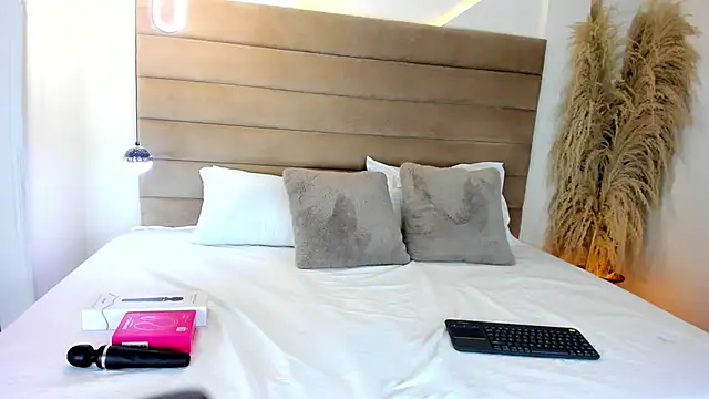 Snapshot of MiaCamille_ chatting on 16, 3, 2026 MiaCamille online show from 16, 3, 2026