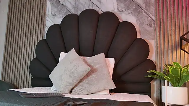  charlotte quee  online show from 27, 3, 2026