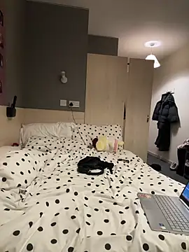 Halligirl online show from 19, 3, 2026