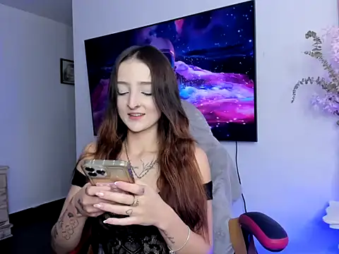 Lilyt Cooper online show from 27, 4, 2026