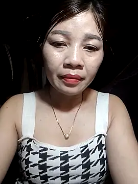 Yiyi102300 online show from 8, 4, 2026