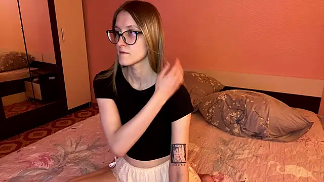 Snapshot of Julia_Charm chatting on 21, 6, 2026 Julia Charm online show from 21, 6, 2026