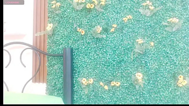 hotlatinaluna23 online show from 24, 4, 2026