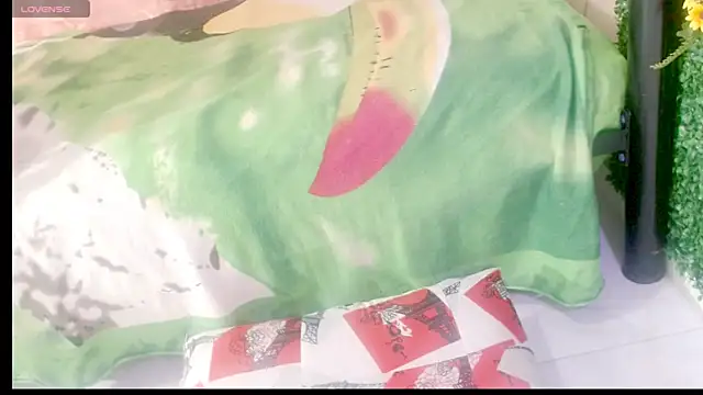 hotlatinaluna23 online show from 25, 4, 2026