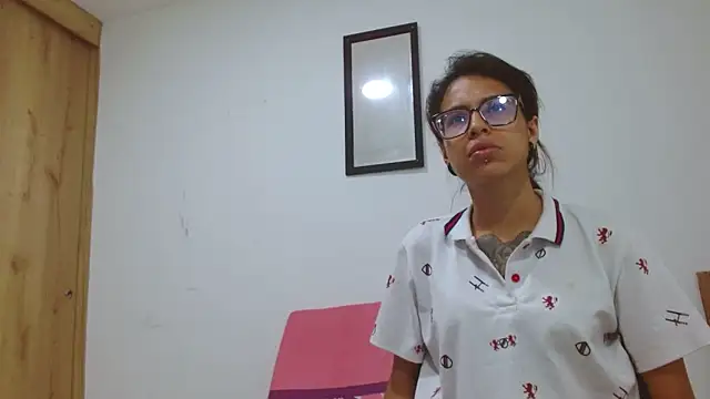 Snapshot of Emily_Lopera chatting on 9, 6, 2026 Emily Lopera online show from 9, 6, 2026